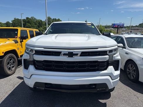 Used 2023 Chevrolet Silverado 1500 RST AWD/4WD image 2