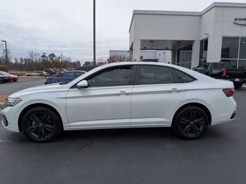 Used 2023 Volkswagen Jetta SE image 8