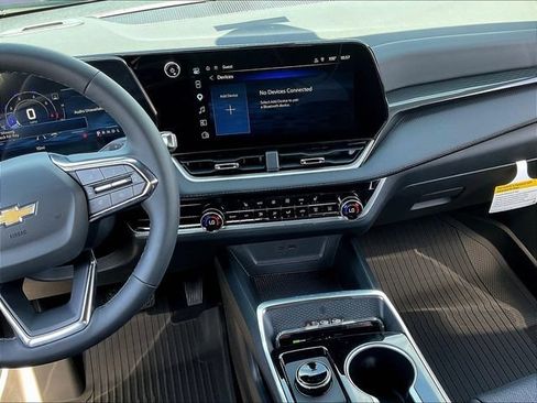 New 2027 Chevrolet Equinox LT w/ Convenience Package II FWD image 6