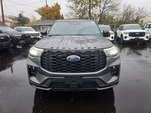 New 2026 Ford Explorer ST-Line image 2