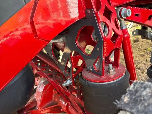 Used 2017 Nissan Titan SV image 14