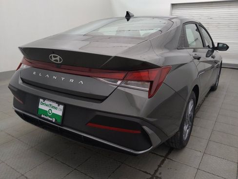 Used 2024 Hyundai Elantra SEL FWD image 9