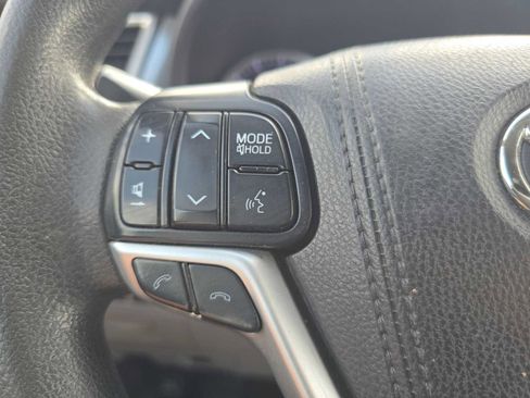 Used 2017 Toyota Highlander LE FWD image 30