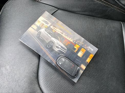 Used 2023 Jeep Compass Limited image 28