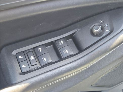 Used 2024 Jeep Grand Cherokee Laredo AWD/4WD image 23
