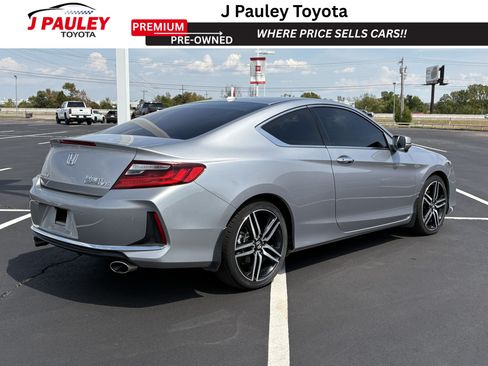 Used 2016 Honda Accord Touring image 3