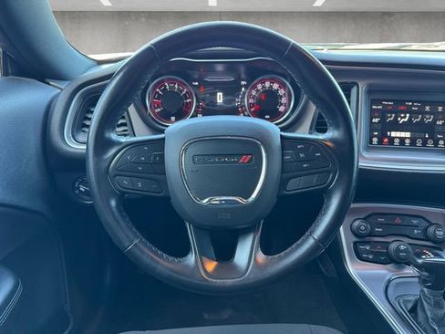 Used 2022 Dodge Challenger SXT image 21