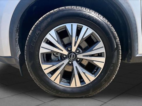Used 2022 Nissan Rogue SV FWD image 11