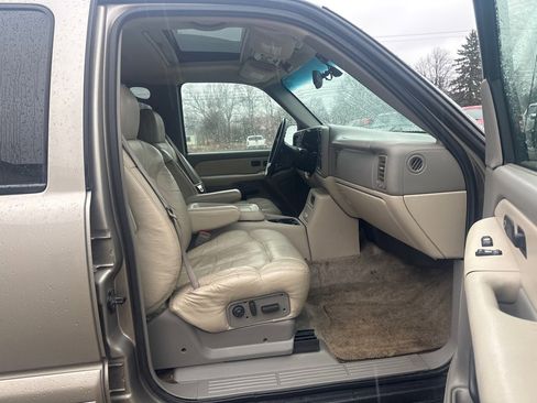 Used 2001 Chevrolet Suburban LT w/ LT Preferred Equipment Group image 12
