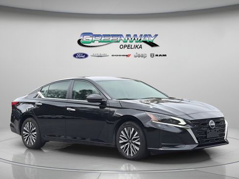 Used 2024 Nissan Altima 2.5 SV FWD image 1