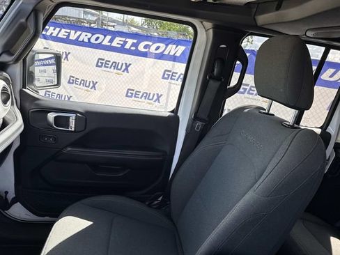 Used 2024 Jeep Wrangler Unlimited Sahara AWD/4WD image 32