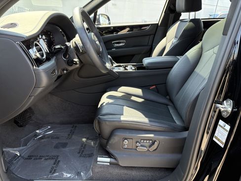 Used 2024 Bentley Bentayga image 19