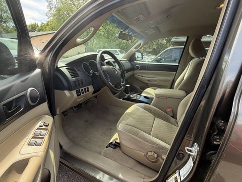 Used 2009 Toyota Tacoma PreRunner RWD image 2