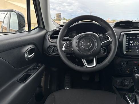 Used 2023 Jeep Renegade Latitude image 13