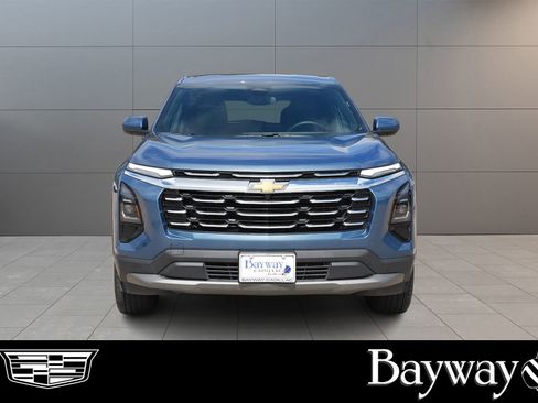 Used 2025 Chevrolet Equinox LT image 2