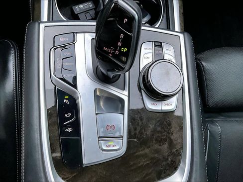 Used 2017 BMW 750i image 23