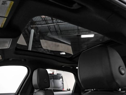 Used 2018 Jaguar F-PACE Premium image 23