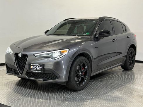 Used 2022 Alfa Romeo Stelvio Veloce image 3