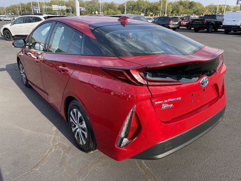Used 2020 Toyota Prius Prime LE image 3