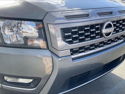 Used 2025 Nissan Frontier SV w/ SV Convenience Package RWD image 29
