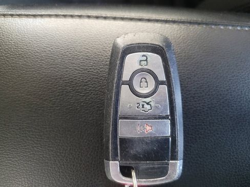 Used 2020 Ford Fusion SE FWD image 32