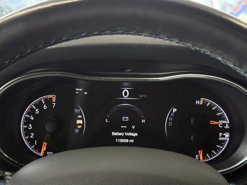 Used 2019 Jeep Grand Cherokee Laredo image 46