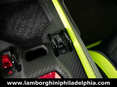Used 2025 Lamborghini Revuelto AWD/4WD image 30