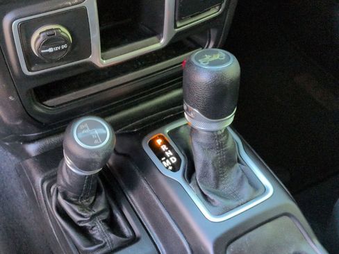 Used 2018 Jeep Wrangler Unlimited Sport AWD/4WD image 14