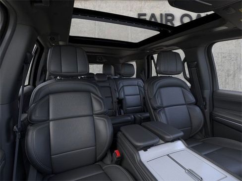New 2025 Lincoln Navigator Reserve w/ Jet Appearance Package image 10