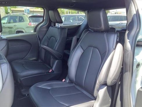New 2023 Chrysler Pacifica Touring-L w/ S Appearance Package image 20