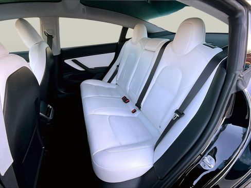 Used 2018 Tesla Model 3 Long Range image 23