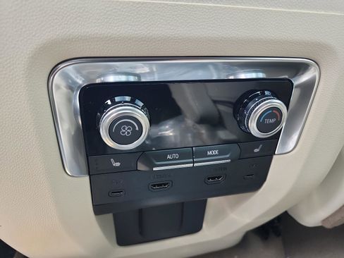New 2026 GMC Yukon XL Denali w/ Denali Reserve Package AWD/4WD image 11