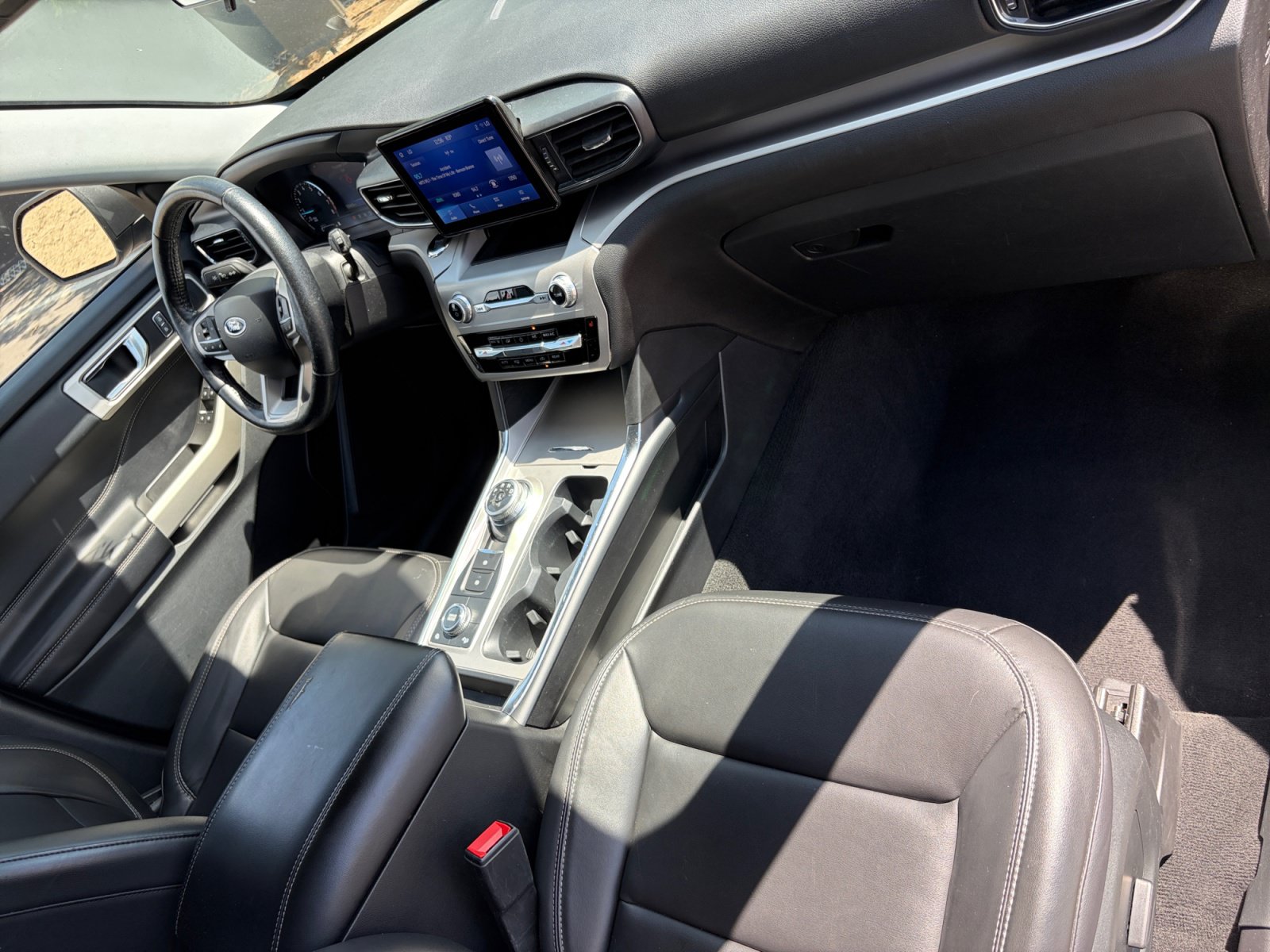 Used 2022 Ford Explorer XLT w/ Equipment Group 202A AWD/4WD image 34