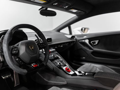Used 2017 Lamborghini Huracan LP 610-4 Avio image 6
