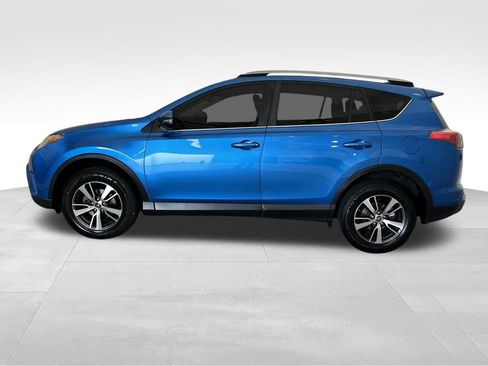 Used 2018 Toyota RAV4 XLE image 2