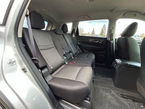Used 2020 Nissan Rogue SV image 38