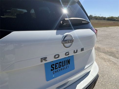 Used 2024 Nissan Rogue S image 30