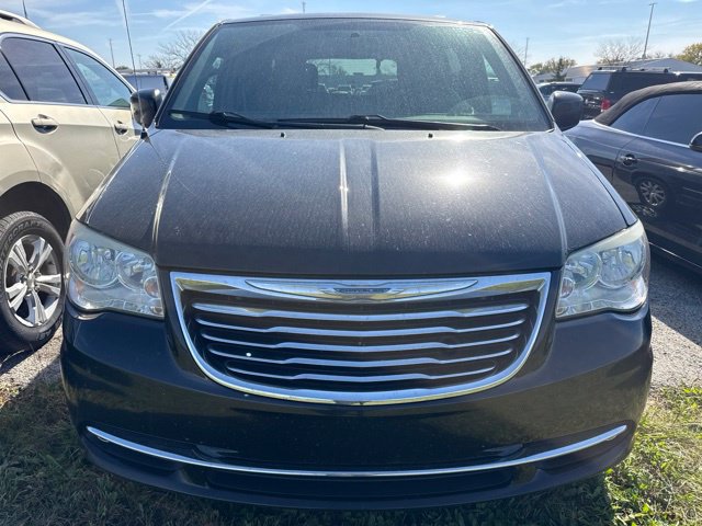 Used 2014 Chrysler Town & Country Touring FWD image 8