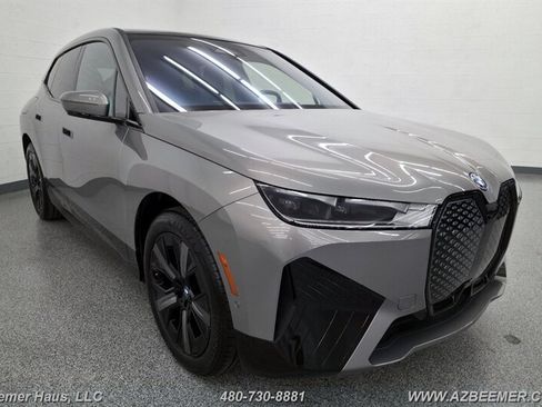Used 2023 BMW iX xDrive50 w/ Sport Package AWD/4WD image 7