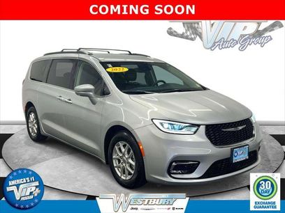 Certified 2022 Chrysler Pacifica Touring-L w/ Uconnect Theater Family Group