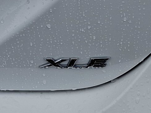 Certified 2020 Toyota Camry XLE image 32