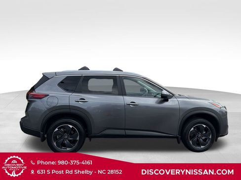 Used 2024 Nissan Rogue SV w/ SV Premium Package FWD image 5