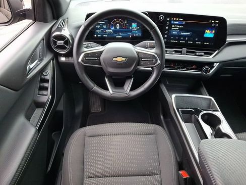 Used 2025 Chevrolet Equinox LT AWD/4WD image 11
