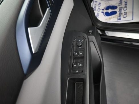 Used 2022 Volkswagen Taos SE FWD image 11