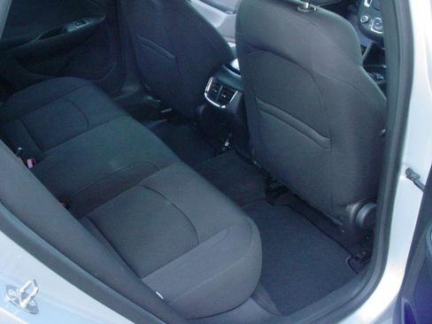 Used 2018 Chevrolet Malibu LT image 10