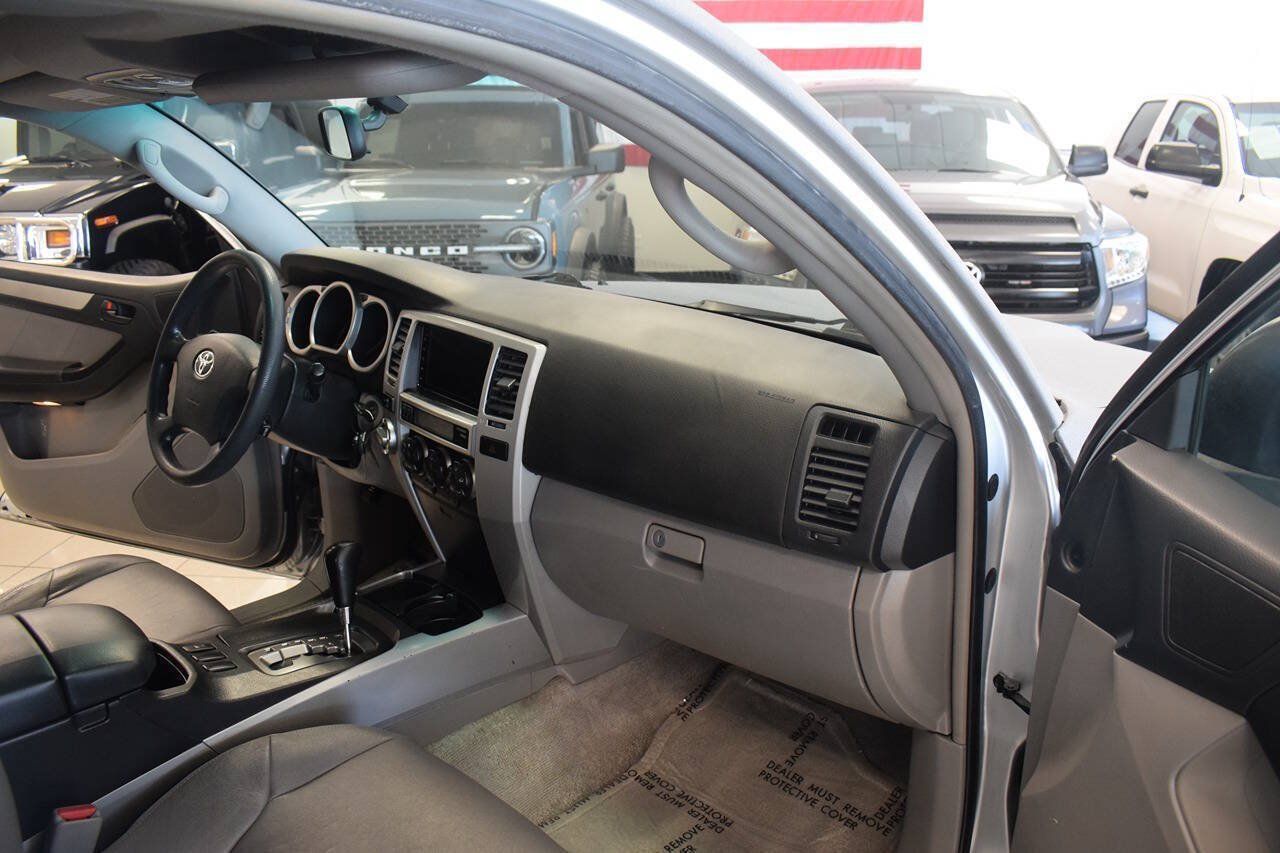 Used 2005 Toyota 4Runner Sport AWD/4WD image 16