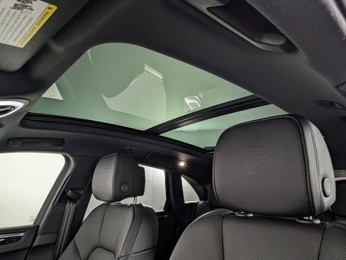 New 2026 Porsche Macan image 30