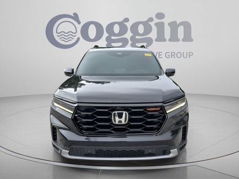 Used 2025 Honda Pilot TrailSport image 9