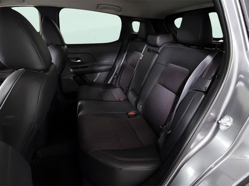 Used 2025 Nissan Kicks SR image 18