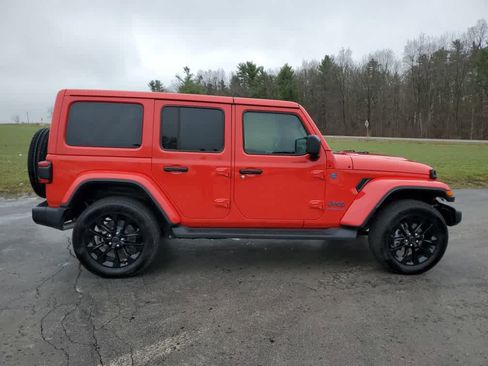 Used 2025 Jeep Wrangler Sahara image 9